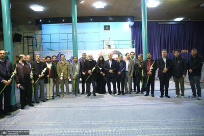  تجدید میثاق شهردار منطقه یک تهران و جمعی از معاونین با امام خمینی (س)