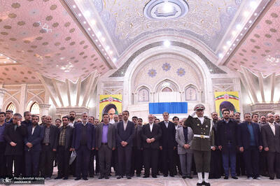  تجدید میثاق رئیس و جمعی از معاونان دانشگاه آزاد اسلامی با آرمان های امام خمینی (س)