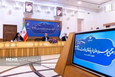  صادق: حجم عملیات باری بنادر کشور از ۲۲۰ میلیون تن عبور کرده است