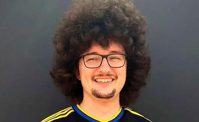  منچستر امشب ببرد این هوادار بعد از ۴۹۰ روز موهایش را می‌زند