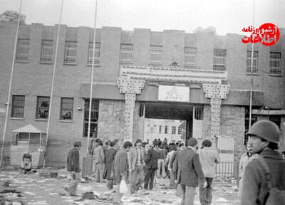  عکس‌های دیده‌نشده از تصرف زندان قصر توسط مردم؛ ۲۱ بهمن ۵۷