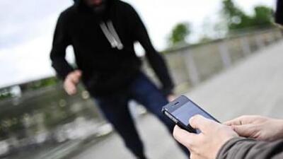  ببینید | لحظه دستگیری موبایل قاپ هندی!