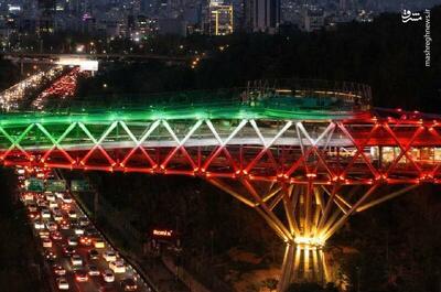  عکس/ پل طبیعت به رنگ پرچم ایران درآمد