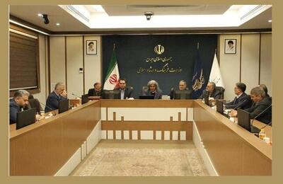  زبان فارسی عامل همبستگی ملی است و باید فراتر از یک نهاد به آن نگاه کرد