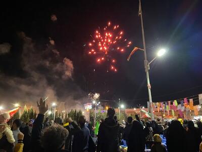 کرمان غرق در نور و شعور انقلابی شد؛ جشن پیروزی در میدان آزادی