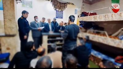  رئیس کل دادگستدی همدان از زندان نهاوند بازدید کرد/ آزادی ۳ مددجو و اعطای مرخصی به ۳۱ زندانی به مناسبت دهه فجر 