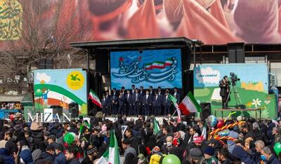  فردوسی تا انقلاب/ حضور چهار تماشاخانه سیار کانون در مسیر راهپیمایی ۲۲ بهمن