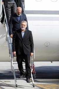  لحظه ورود لاریجانی به مسقط + تصاویر