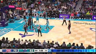  ویدیو| بزن بزن در NBA؛ پلیس وسط زمین آمد! - پارس فوتبال