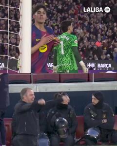  ویدئو: شب تولد یک ستاره در نوکمپ - پارس فوتبال