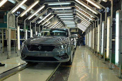  لیست رسمی قیمت ایران‌خودرو منتشر شد. عقب نشینی محدود از قیمت‌های فضایی - پدال