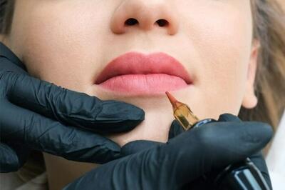  لیپ بلاش برای زیبایی لب؛ انواع لیپ بلاس و روش های مراقبت قبل و بعد از آن