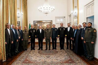  دیدار عراقچی و فرماندهان ارشد ارتش جمهوری اسلامی به میزبانی وزارت خارجه (۲۱ بهمن ۱۴۰۴) + فیلم و تصاویر