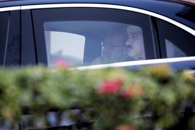  پایان دیدار لاریجانی با ارتشبد النعمانی؛ حرکت به سمت کاخ سلطنتی عمان برای ملاقات با سلطان هیثم بن طارق