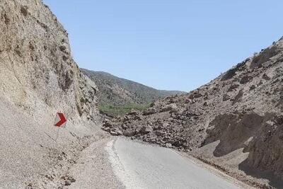  محور کوثر–خلخال تا صبح فردا به‌دلیل ریزش کوه مسدود شد