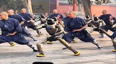  تمرین کونگ فوی ربات‌های انسان‌نما با راهبان معبد شائولین