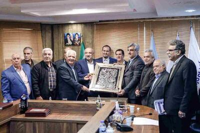  تامین اجتماعی با بازگشت بانک رفاه نجات یافت / مطالبات معیشتی و حقوقی بازنشستگان در آیین تقدیر از وزیر کار و مدیرعامل تامین اجتماعی مطرح شد