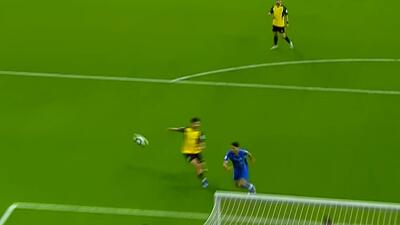  فرصت سوزی سحرخیزان مقابل دروازه