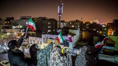  جشن و نورافشانی در شب ۲۲ بهمن در یزد/ گلبانگ الله‌اکبر در سراسر استان یزد طنین انداز شد