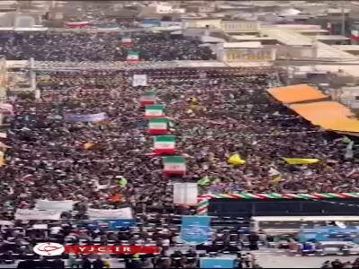  نمایی از حضور پرشور مردم قم در راهپیمایی ۲۲ بهمن