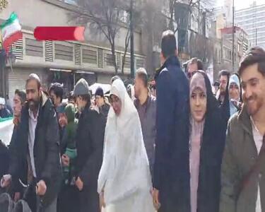  حضور نوعروسان مشهدی در جشن پیروزی انقلاب