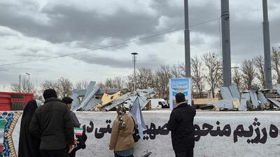  رونمایی از پهپادهای ساقط‌شده اسرائیلی در راهپیمایی ۲۲ بهمن