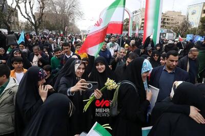  حضور زینب سلیمانی در راهپیمایی امروز ۲۲ بهمن