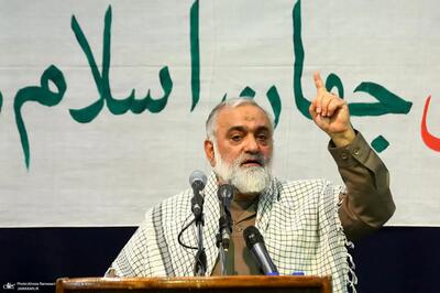  سردار نقدی در راهپیمایی: کار آمریکا تمام شد