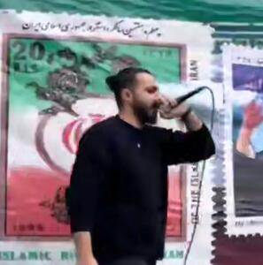  ویدئو رپ‌خوانی یک مرد در حاشیه راهپیمایی 22 بهمن