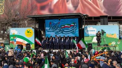  فردوسی تا انقلاب/ حضور چهار تماشاخانه سیار کانون در مسیر راهپیمایی ۲۲ بهمن