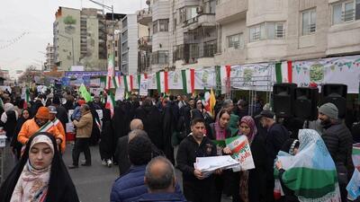  غرفه‌های شهرداری منطقه ۷ میزبان شهروندان در راهپیمایی ۲۲ بهمن، بودند