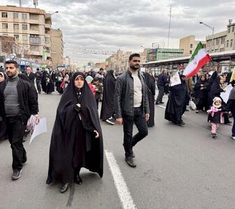  حضور زهرا بهروزآذر در راهپیمایی ۲۲ بهمن