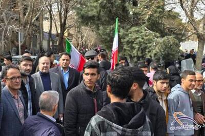  حضور معاون وزیر و سرپرست پژوهشگاه فضایی ایران در راهپیمایی ۲۲ بهمن اصفهان؛ تجدید میثاق با انقلاب اسلامی و آرمان‌های امام راحل(ره)