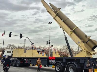  نمایش موشک‌های دوربُرد ایران در میدان آزادی روز 22 بهمن 1404