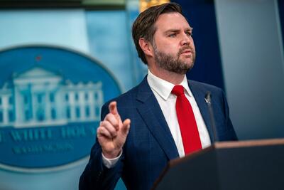  معاون ترامپ: ترامپ به تیم ارشد خود گفته است که سعی کنند توافقی را ببندند که بر اساس آن ایرانی‌ها سلاح اتمی نداشته باشند/ تلاش داریم از طریق مذاکرات با ایران، نتایج خوبی حاصل کنیم