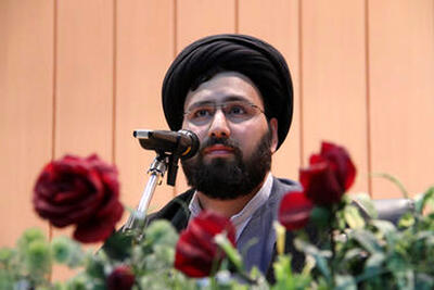  سید علی خمینی: اینکه ما با آمریکا مذاکره می‌کنیم هیچ کسی نباید این را مذاکره صلح قلمداد کند/ چرا که ما و آمریکا هیچ‌گاه به صلح نخواهیم رسید/ ما مذاکره می‌کنیم به عنوان نمود دیگری از جهاد