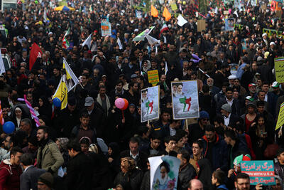  حضور متفاوت یک خانم محجبه موتورسوار در راهپیمایی ۲۲ بهمن + عکس