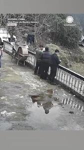  ریزش ناگهانی تراس باغ زیر پای سه دوست