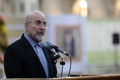  قالیباف به همراه نوه‌اش در راهپیمایی ۲۲ بهمن