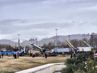  نمایش موشک‌های سپاه در مسیر راهپیمایی ۲۲ بهمن در تهران