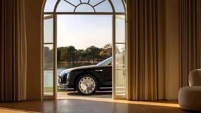  سدان لوکس ماکسترو S800 با پیشرانه‌ قوی‌تر و سه موتور الکتریکی به‌روزرسانی شد