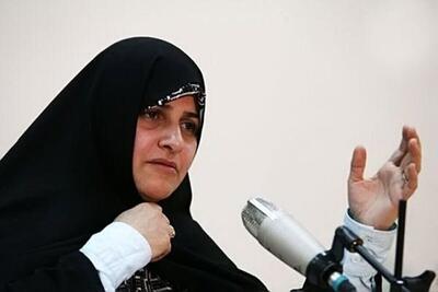 همسر شهید رئیسی: اگر شهید رئیسی بود می‌گفت به جای اینکه پیرو آقا باشید سرباز ایشان باشید | ویدئو