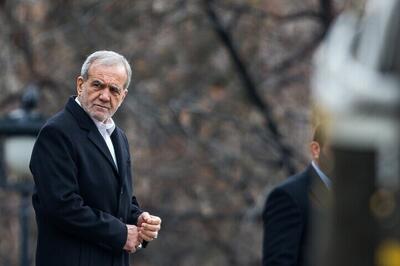  ویدئو | حضور پزشکیان در راهپیمایی ۲۲ بهمن