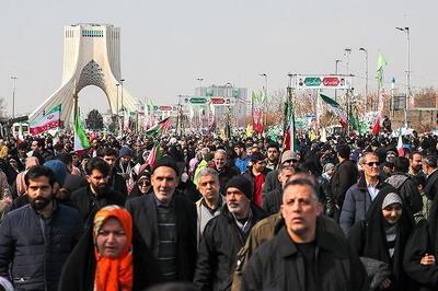 راهپیمایی ۲۲ بهمن آغاز شد؛ مردم سالگرد پیروزی انقلاب را جشن گرفتند