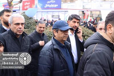  حضور رئیس کل بانک مرکزی در راهپیمایی ۲۲ بهمن