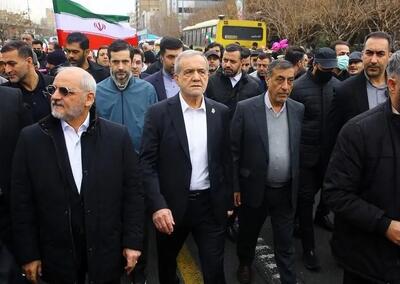  حضور رئیس‌جمهور در راهپیمایی ۲۲ بهمن