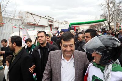  حضور وزیر ورزش و جوانان در راهپیمایی ۲۲ بهمن