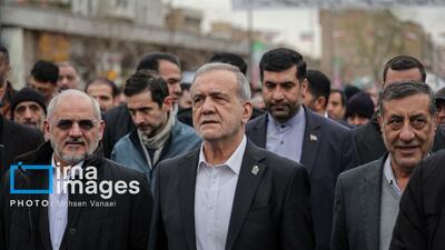  گزارش تصویری/ حضور مسئولان در راهپیمایی ۲۲ بهمن