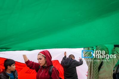  زیر پرچم ایران