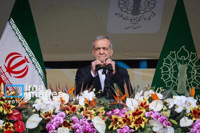  سخنرانی رئیس جمهور در جمع راهپیمایان ۲۲ بهمن